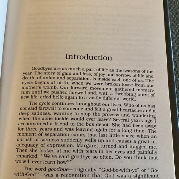 GUC hardcover book Praying our Goodbyes by Joyce Rupp, OSM - Picture 7 of 9